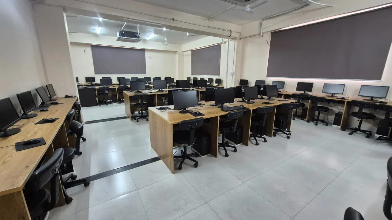 Computer Lab at KN University