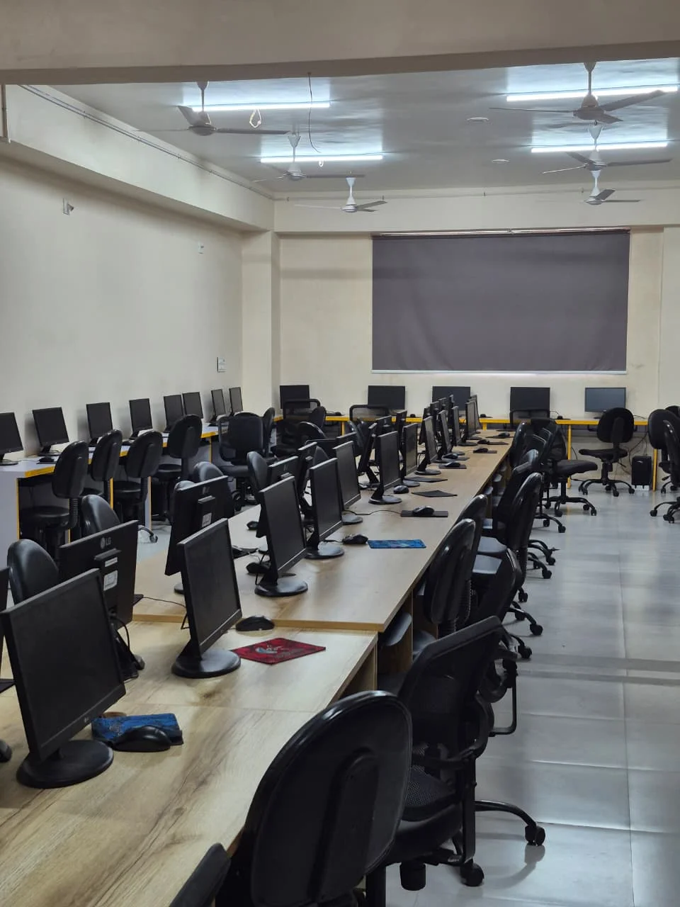 Computer Lab at KN University